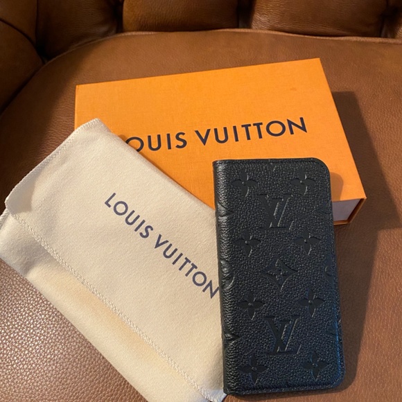 Louis Vuitton authentic IPhone folio IPhone X - Picture 2 of 5